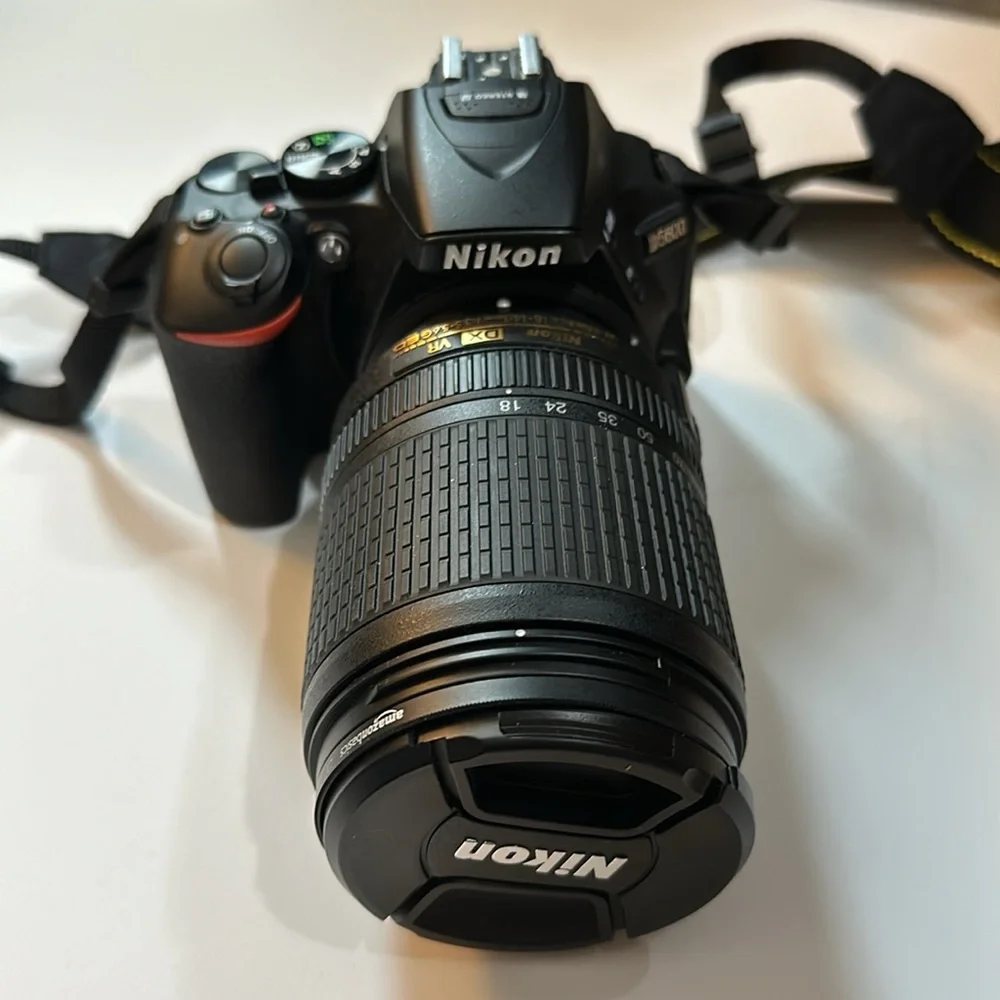 Nikon D5600 with AF-S Nikkor 18-140mm 1:3.5-5.6G ED